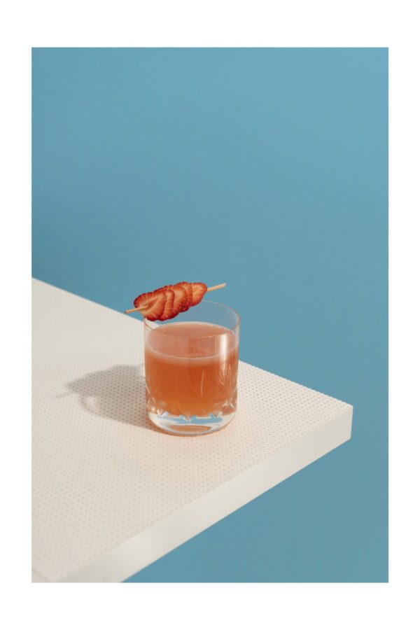 Kokteilis su braškėm - Paveikslas ant aliuminio